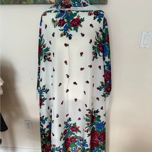 Floral Patterned Shawl with Fringe - Picture 3 of 3